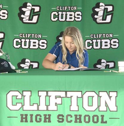  Brill Wise signs with Blinn College earlier this month.