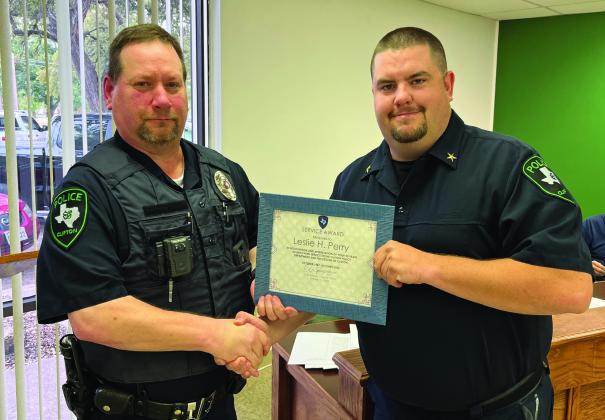 Clifton Police Officer Leslie Perry receives a certificate of achievement for 35 years of dedicated service to the department and the community. Presenting him with the certificate is Clifton Police Chief Chris Blanton. Staff Photo | The Clifton Record