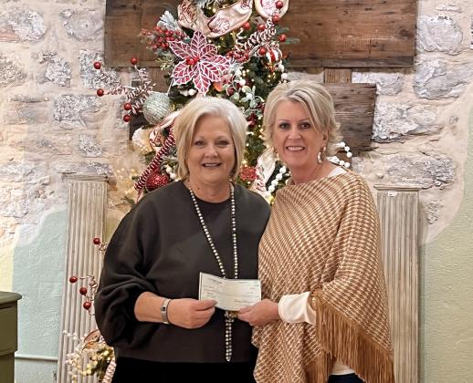 Mazie Grace owner Michelle Cook (from left) received prize money from the Clifton Chamber of Commerce President Paige Key for winning the Chamber’s store front decorating contest this year. Photo Courtesy by Clifton Chamber of Commerce