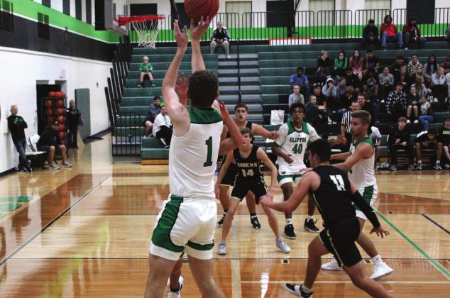 Seth Payne sinks a threepointer against Rogers Eagles last week. Cubs secured the win, remaining undefeated in their season. Brook DeZavala | The Clifton Record