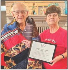 Korean War veteran R.O. Boss of Clifton (from left) received a Quilt of Valor from Debbie Stubbs during a special ceremony on Monday, August 21. Photo courtesy of Bryan Davis