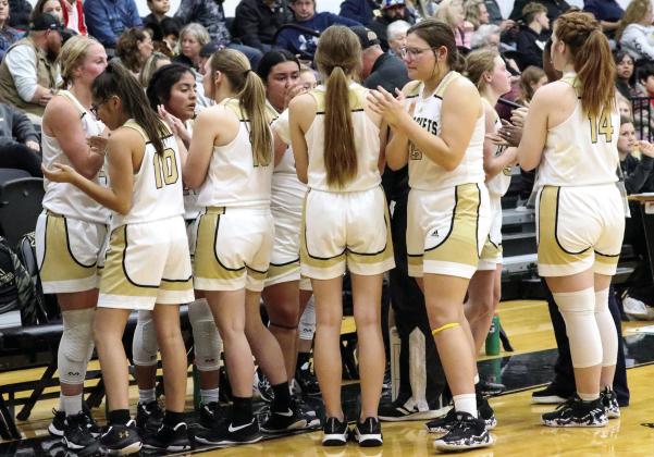 Lady Jacket head coach Matthew Butler discuss strategy (above left), junior Evelyn Dirkse (20) drives the ball upcourt (top left), sophomore Marianna Paniagua (24) takes the jump shot (top right), Lady Jackets break from a time out (above). Photos by Wendy Orozco courtesy of Brett Voss’ The Sports Buzz
