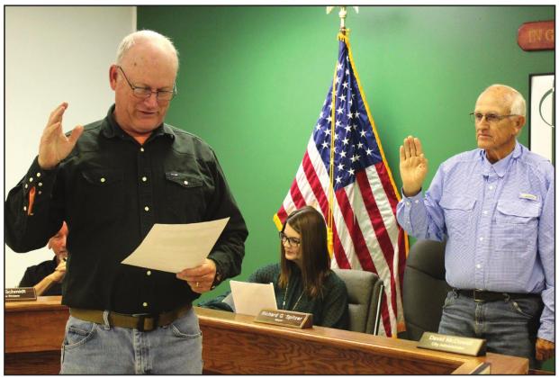 David Neelley swears the oath of office at the Clifton City Council meeting held on Jan. 19. Brook DeZavala | The Clifton Record